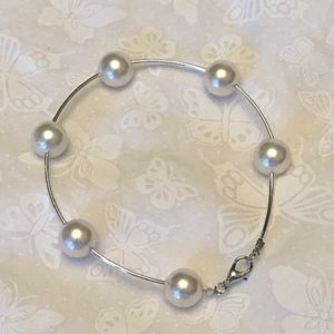 White Pearly Bracelet